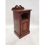 Edwardian-style mahogany pot cupboard, the scrolling acanthus leaf decoration and open recess