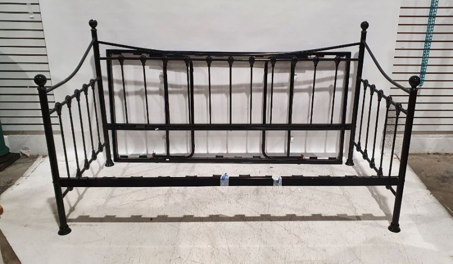 Modern tubular black painted day bed with pull-out bed under - Image 2 of 2