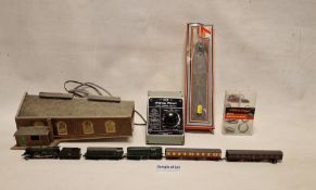 Collection of railway items to include Graham Farish diecast N gauge  7029 'Clun Castle'