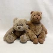 Two modern Gund teddy bears together with a Avon porcelain doll 'Isabelle' and three other dolls (