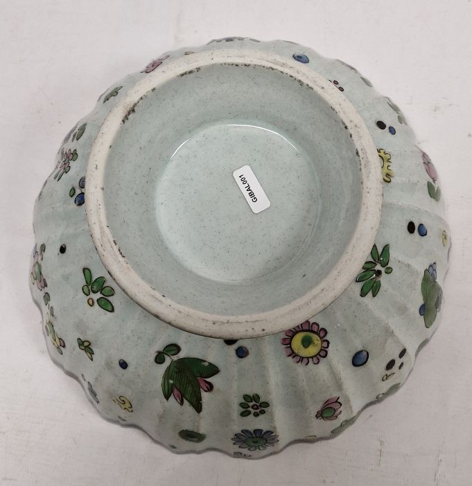 WITHDRAWN Chinese clobbered pedestal bowl with scalloped border, underglaze blue and enamel - Image 3 of 3