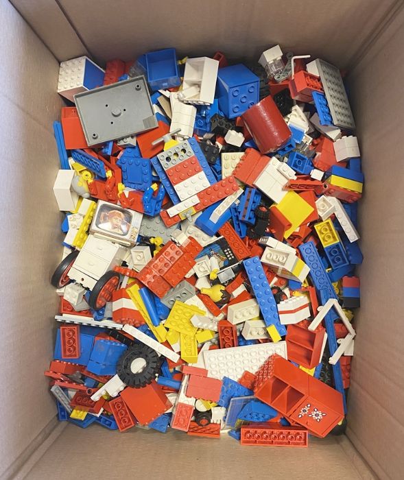 Two boxes of Lego to include a 1976 boxed set and Legoland dominoes - Image 2 of 3