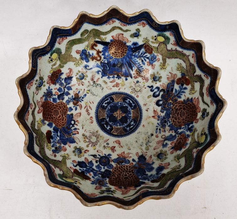 WITHDRAWN Chinese clobbered pedestal bowl with scalloped border, underglaze blue and enamel - Image 2 of 3