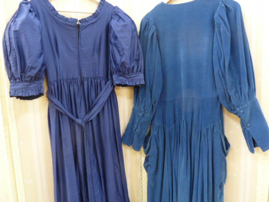 Vintage Laura Ashley , labelled ' Made in Carno, Wales, UK16' maxi dress in blue cotton, pintucked - Bild 3 aus 5