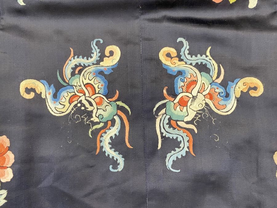 Chinese silk embroidered coat with metal fastening, turquoise lining, embroidered chrysanthemums - Bild 12 aus 12