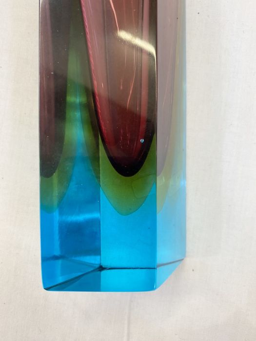 Murano Sommerso glass vase of lozenge form, blue body with red core cased in yellow, possibly by - Image 4 of 4