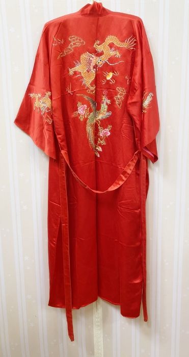 Chinese-style satin dressing gown embroidered with dragons and exotic bird with sash belt - Bild 3 aus 4