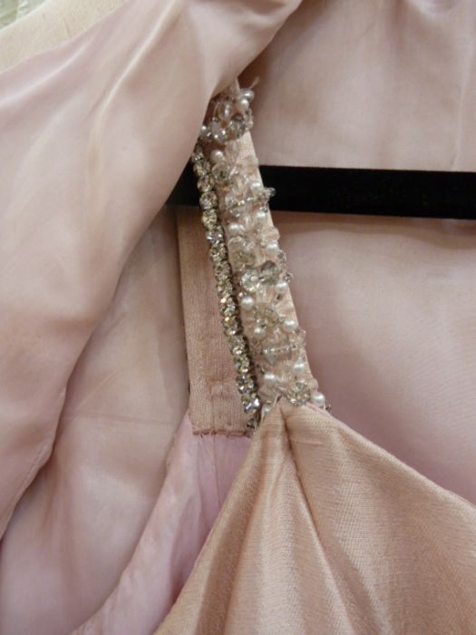 Full-length beaded evening dress labelled 'Ma Cherie, Haute Couture Model' in pale pink chiffon, - Bild 5 aus 7