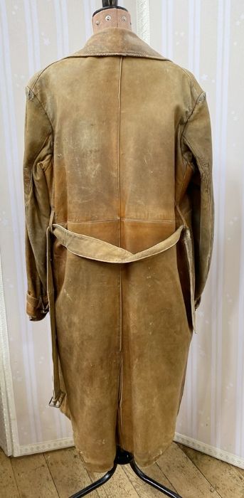 Vintage leather car coat with heavy wool lining, buckle straps to the sleeves, belt with buckle ( - Bild 2 aus 6