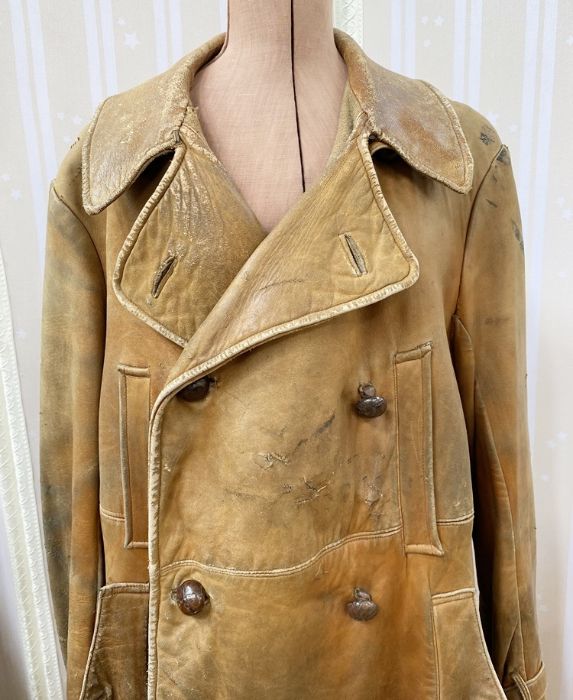 Vintage leather car coat with heavy wool lining, buckle straps to the sleeves, belt with buckle ( - Bild 4 aus 6