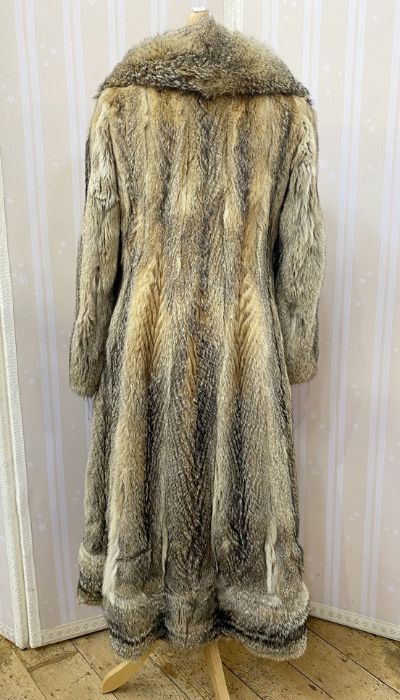 Vintage fox fur full-length coatCondition ReportSeveral areas of damage as per images; leather split - Bild 2 aus 11