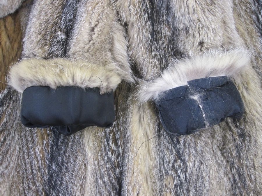 Vintage fox fur full-length coatCondition ReportSeveral areas of damage as per images; leather split - Bild 9 aus 11