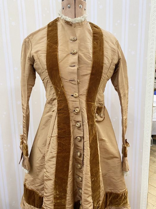 Victorian tan-coloured satin walking dress with brown velvet detail, caramel-coloured buttons, the - Image 5 of 7