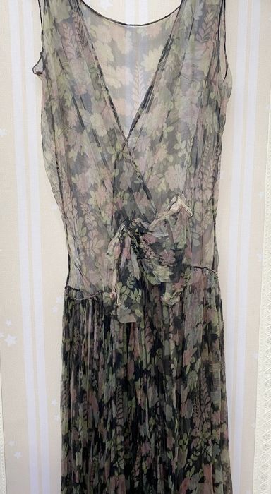 1930's chiffon tea gown with panelled skirt, bow to waist, no slip (very fragile) - Image 2 of 4