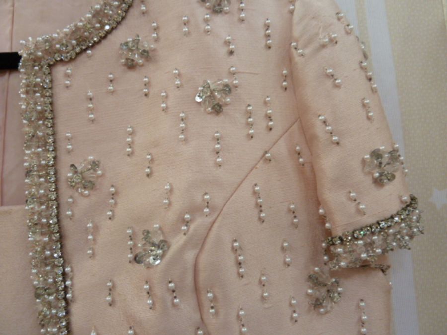 Full-length beaded evening dress labelled 'Ma Cherie, Haute Couture Model' in pale pink chiffon, - Bild 6 aus 7