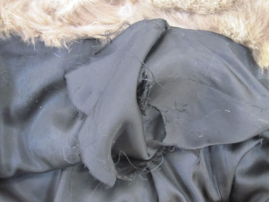 Vintage fox fur full-length coatCondition ReportSeveral areas of damage as per images; leather split - Bild 10 aus 11