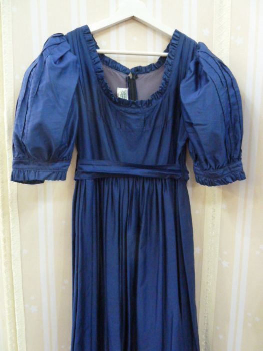 Vintage Laura Ashley , labelled ' Made in Carno, Wales, UK16' maxi dress in blue cotton, pintucked - Bild 2 aus 5