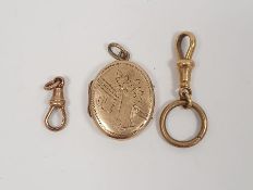 Gold-coloured oval engraved locket (unmarked), an 18ct gold clasp, 4.5g approx. and a 9ct gold