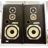 Pair of Marantz HD480 speakers (2)