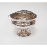 George V silver rose bowl with everted rim, on circular pedestal foot, 15cm diameter, London 1917,