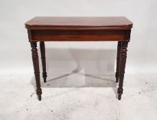 19th century mahogany fold-out tea table of D-shape, on turned supports, 75cm x 90cm x 47cm