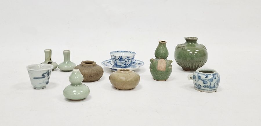 Small quantity of miniature Chinese ceramic items to include vase with fish decoration, double-gourd