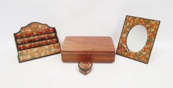 20th century jarrah wood and she-oak jewellery box, felt lined with sliding shelf, 31.5cm wide and
