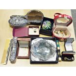 Silver trinket dish, a brush set and a small quantity of assorted jewellery.