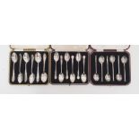 Set of six silver teaspoons, shaped thread, cased, a set of silver coffee spoons, thread pattern,