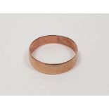 9ct gold wedding band, 2g approx.