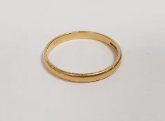 22ct gold wedding ring, 1.9g approx.