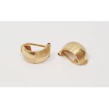 Pair of gold earrings marked 750 (12.4g)