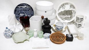 Arabia Finland dinner plate, a Thomas porcelain vase with textured exterior, an Arzberg Germany