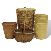 Wicker clothes basket, a wicker basket and four wicker bins (6)