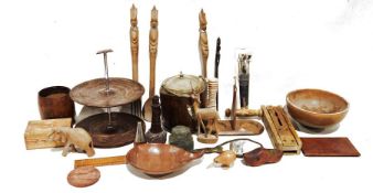 Quantity of treen and wooden items to include a tea cannister, various bowls, a cake stand, a