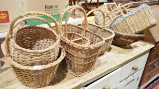 Quantity of wicker baskets (8)