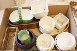 Box of assorted plant pots and jardinieres (1 box)