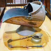 Copper coal scuttle and a Singer sewing machine no.14116159 in wooden case (2)