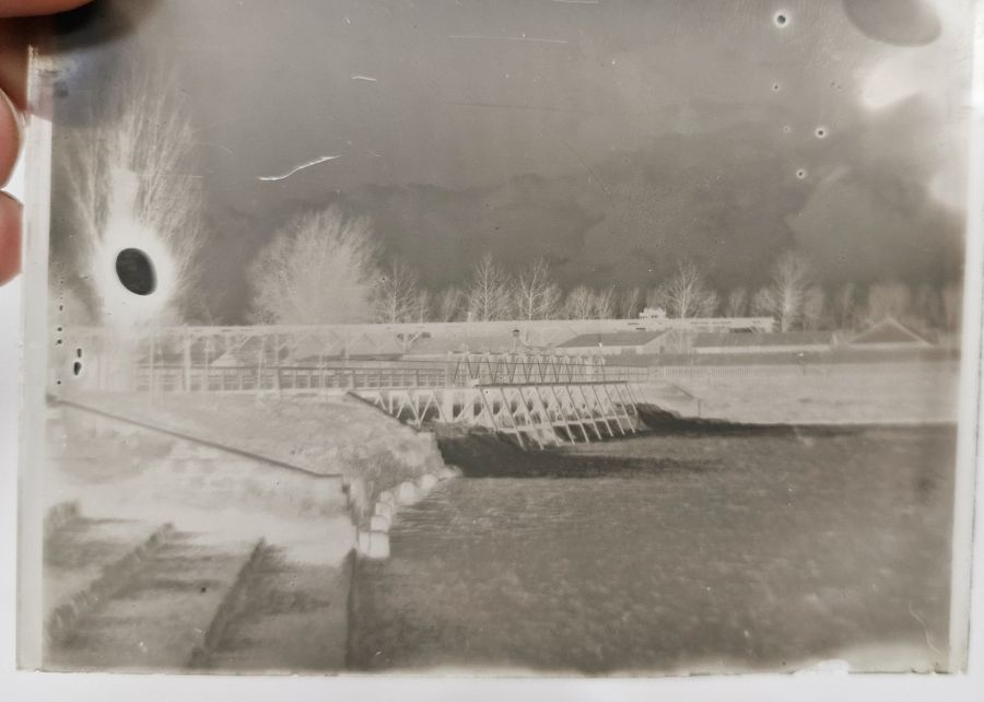 Early 20th century boxed collection of slides of views of bridges, churches and UK landscapes, a - Image 7 of 9