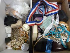 Large quantity of assorted costume jewellery (4 boxes)