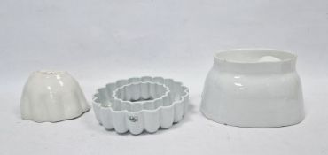 Three stoneware jelly moulds (3)