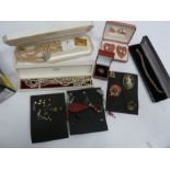 Assorted costume jewellery to include earrings, brooches, necklaces, etc (1 box)