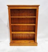 Contemporary pine bookcase with reeded sides and three adjustable shelves, 137cm high x 97.5cm