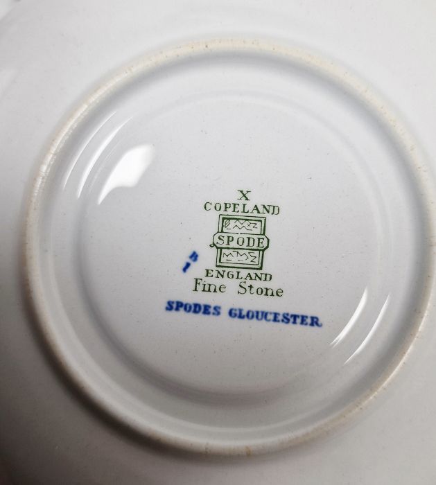 Copeland Spode Gloucester pattern part-tea service comprising 8 teacups, 8 saucers and 8 side - Image 5 of 6