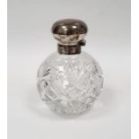 Late 20th century silver-lidded glass scent bottle, Birmingham, maker John Ball Ltd (lid loose