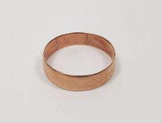 9ct gold wedding band, 2g approx.