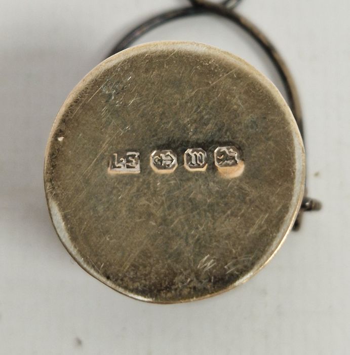 Victorian silver-mounted thimble holder in the form of a bucket, repousse decorated, Birmingham - Image 3 of 3