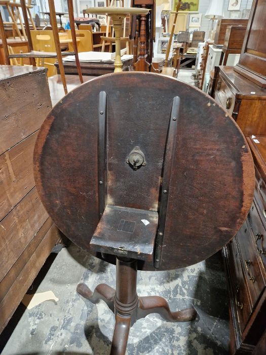 19th century mahogany tilt-top circular table on tripod supports, 70cm diameter Condition - Image 3 of 10