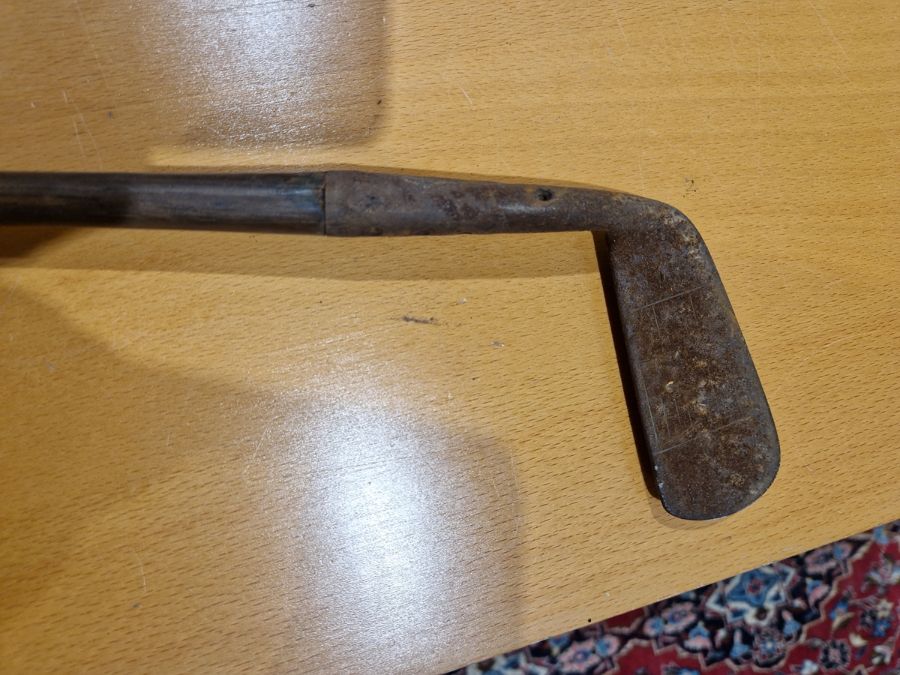 Bag of old golf clubs, two Union Jack flags on bamboo sticks Condition ReportFlags - H. 54 x  L. - Image 32 of 34