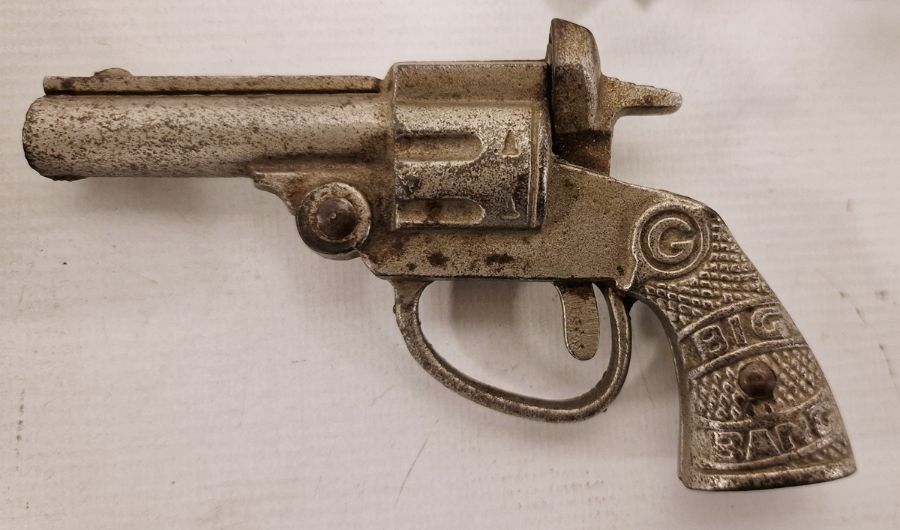 Small quantity of cap guns to include Hubley Mfg. co. cowboy revolver, Crescent toy company - Image 3 of 5